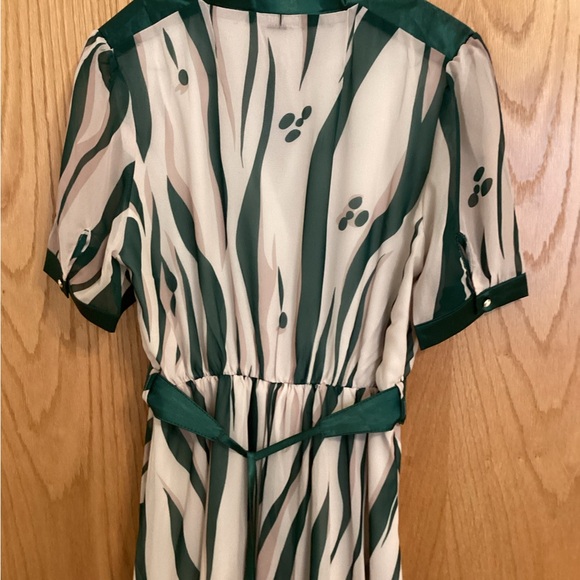 Kaimilan Green Day A-Line V-Neck Short Sleeve Midi Printed Dress - Picture 10 of 15